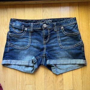 Maurices Denim Shorts Sz 9/10 UEC
